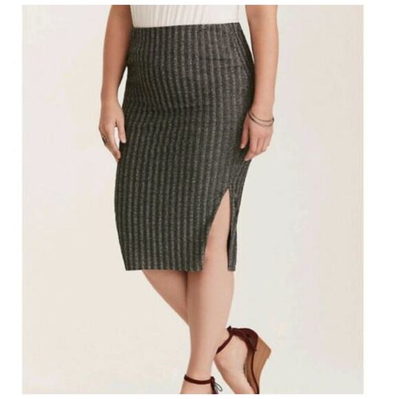 NWOT Torrid Ribbed Glitter Pencil Skirt Size 4X Silver Pull On Elastic Waist - Picture 2 of 7